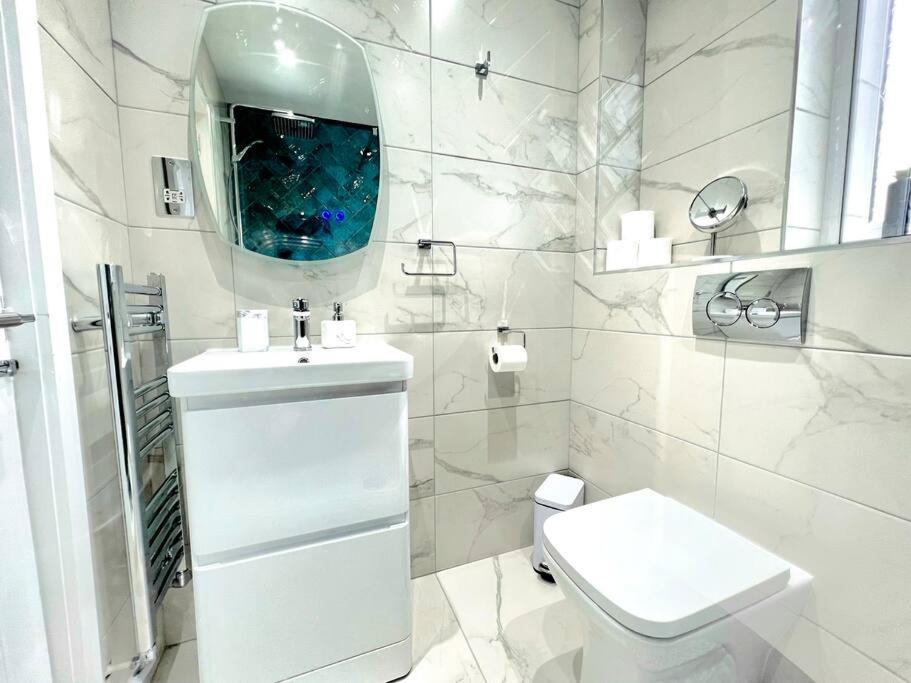 Quirky, Family Home In Glasgow Cardonald Dış mekan fotoğraf