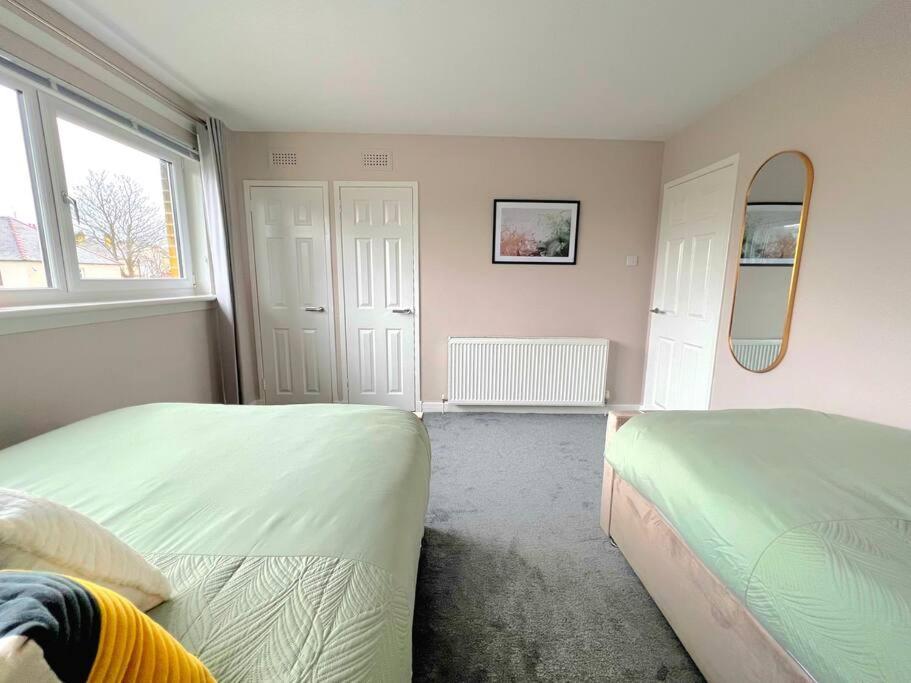 Quirky, Family Home In Glasgow Cardonald Dış mekan fotoğraf