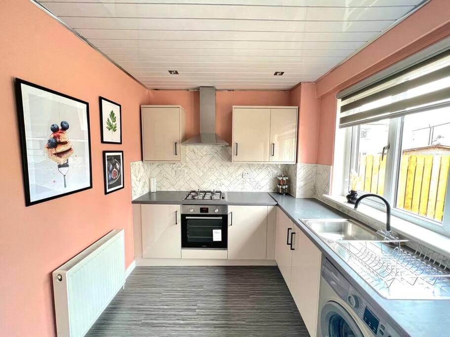 Quirky, Family Home In Glasgow Cardonald Dış mekan fotoğraf