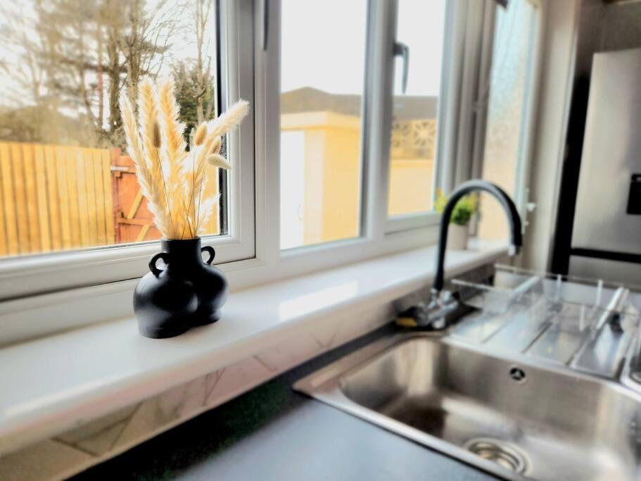 Quirky, Family Home In Glasgow Cardonald Dış mekan fotoğraf