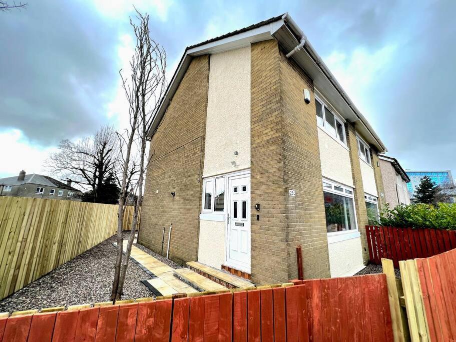 Quirky, Family Home In Glasgow Cardonald Dış mekan fotoğraf